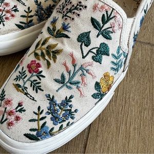 Wildflower Embroidered Double Decker Slip-On